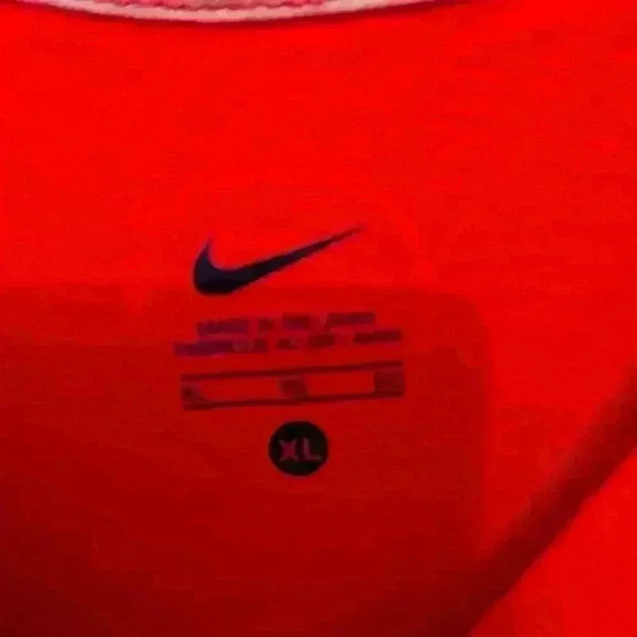 Women's Nike Livestrong T-Shirt - size XL in great condition - Picture 2 of 5